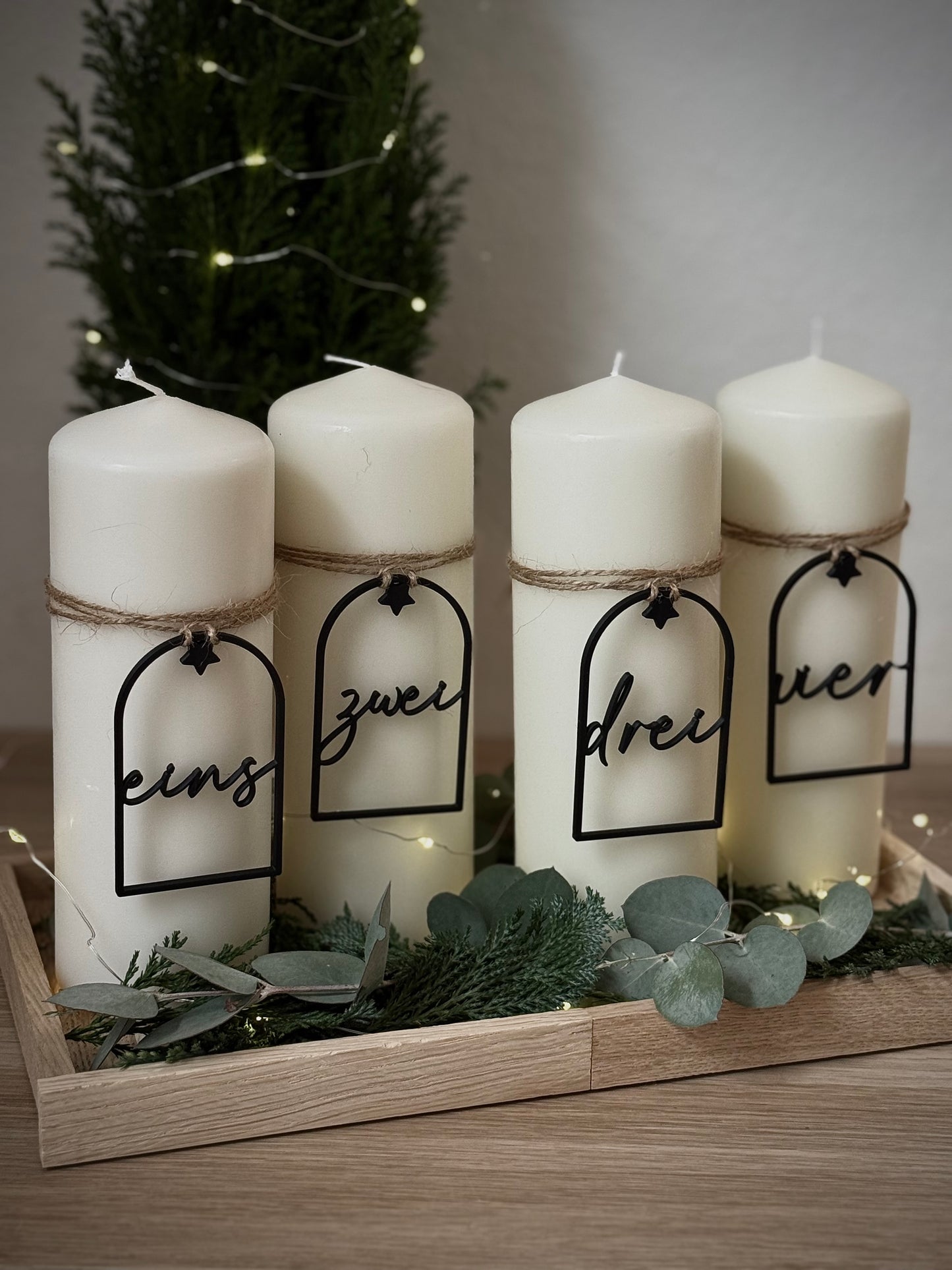 Adventsteller mit Kerzen