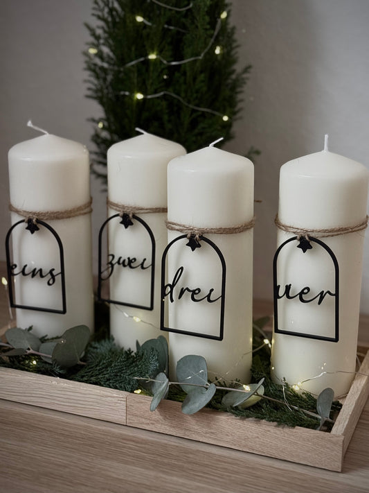 Adventsteller mit Kerzen