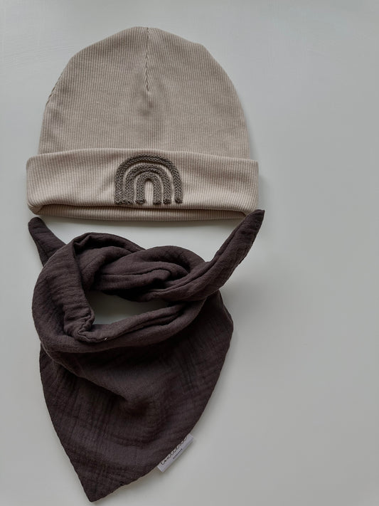 Beanie mit Regenbogen