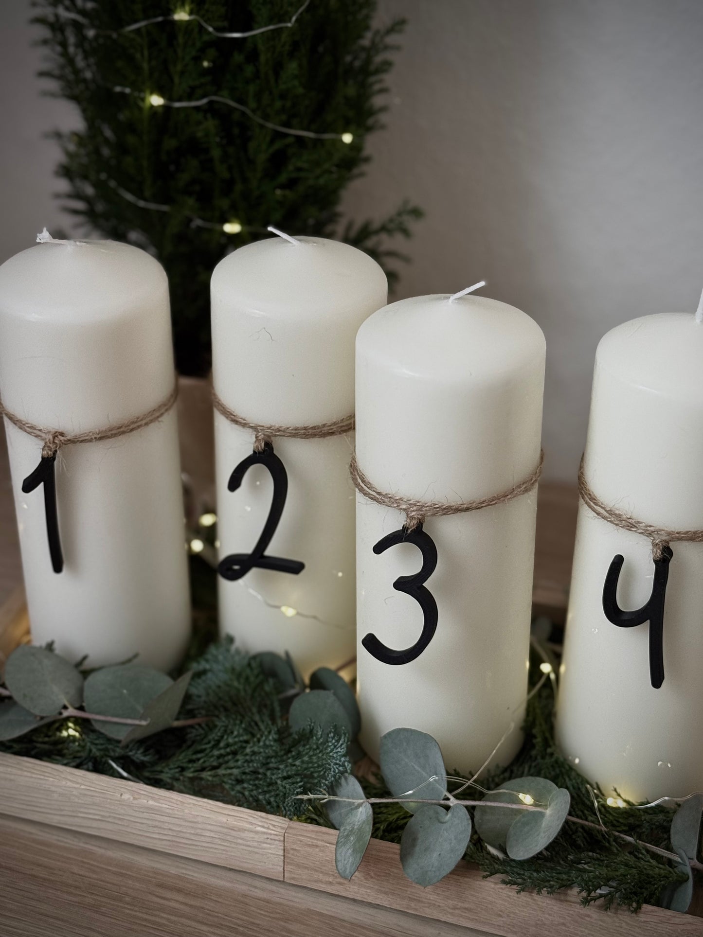 Adventsteller mit Kerzen