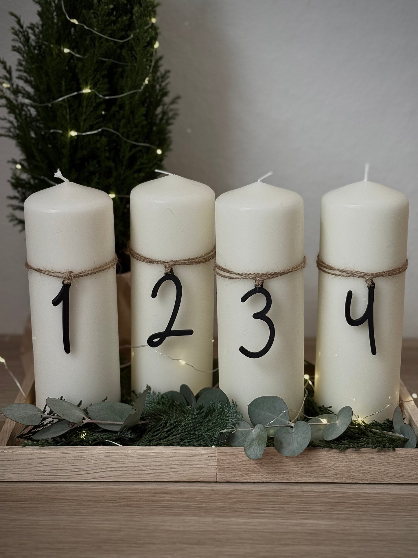 Adventsteller mit Kerzen