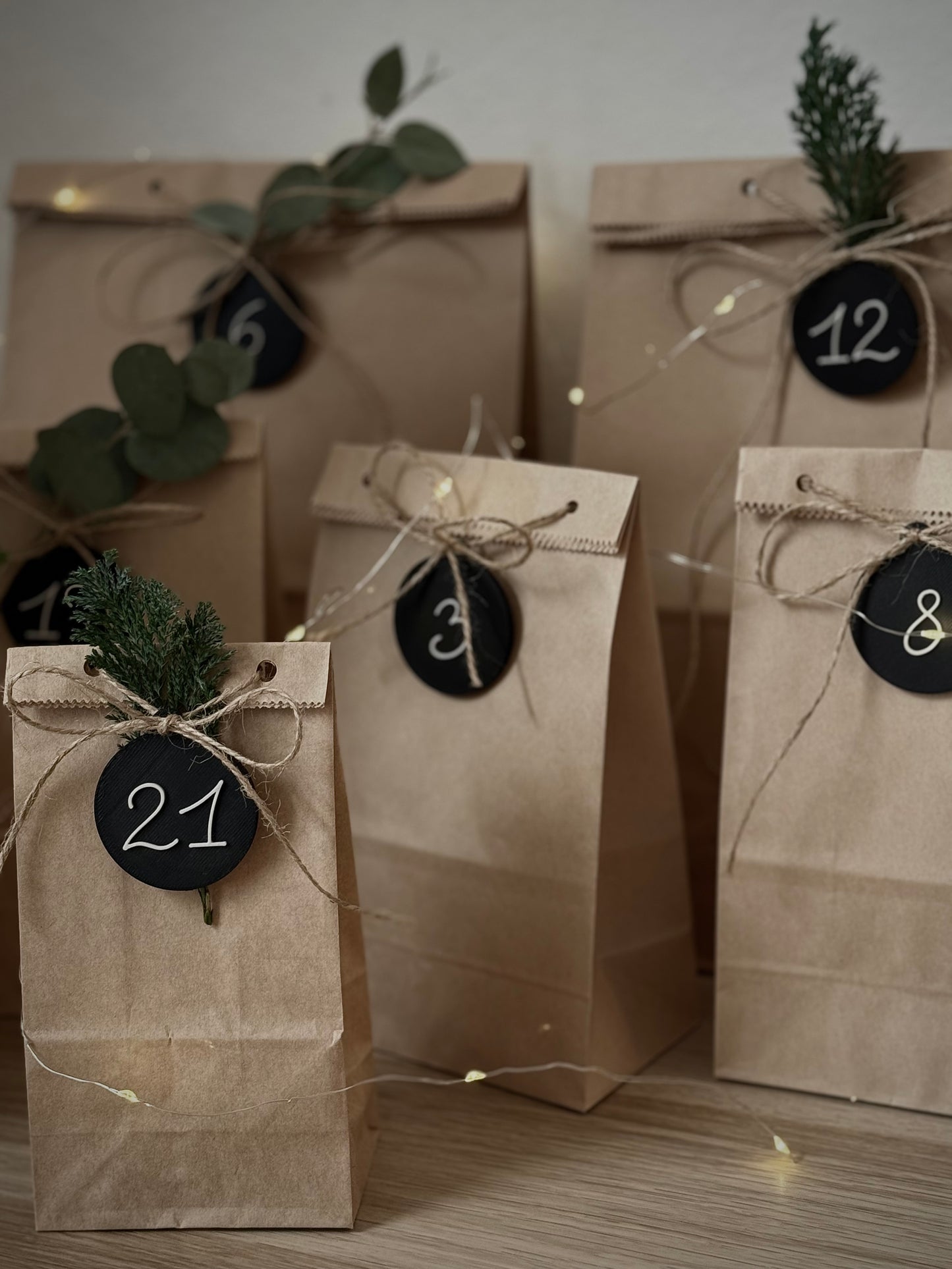 Adventskalender mit Zahlen-Kugeln