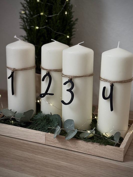 Adventsteller mit Kerzen