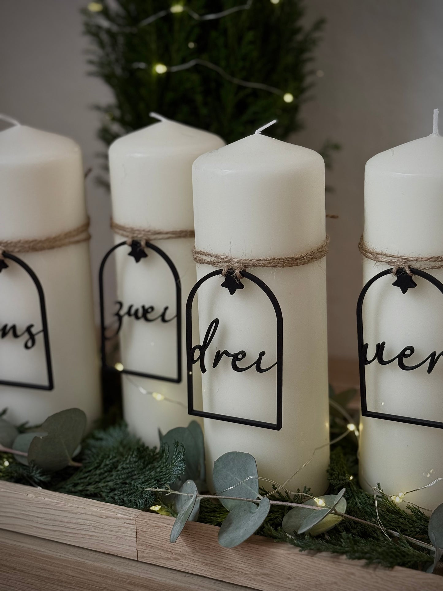 Adventsteller mit Kerzen