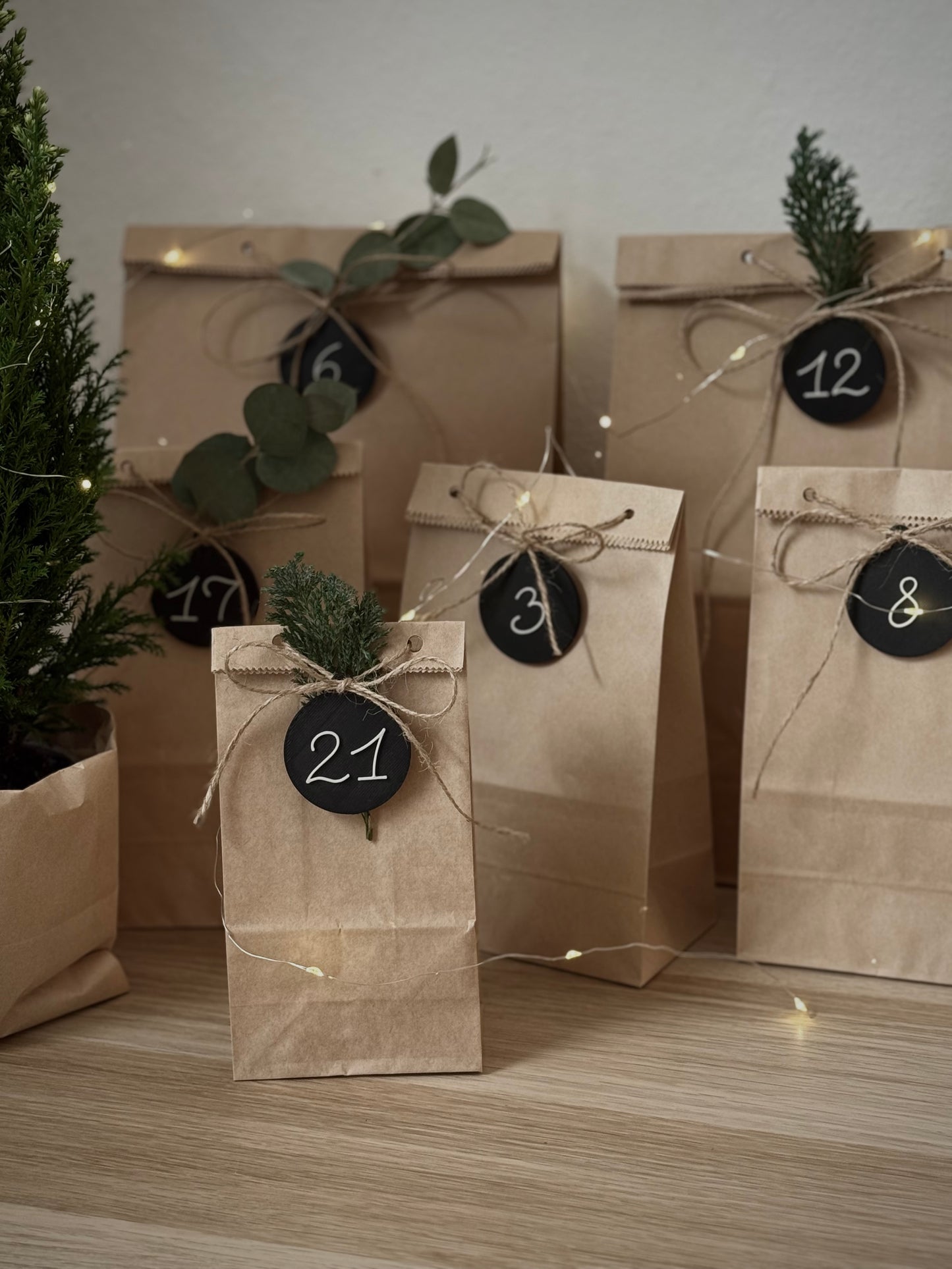 Adventskalender mit Zahlen-Kugeln
