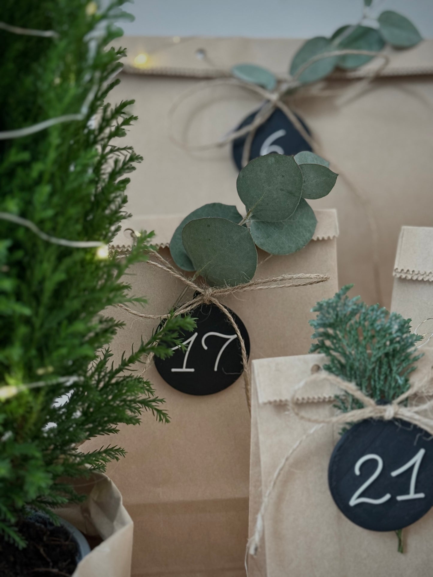 Adventskalender mit Zahlen-Kugeln